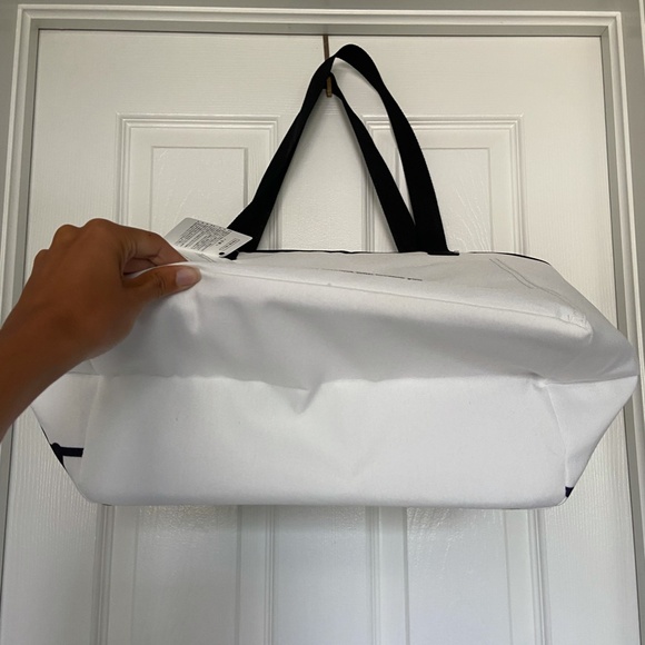 Japan Tokyo Disney Store Mickey and Minnie Cooler Bag // NWT - Picture 6 of 7